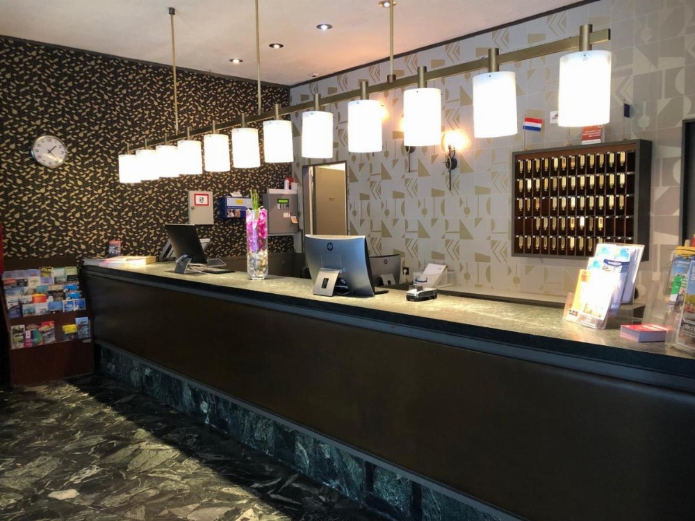 Grand Hotel Central Image 11